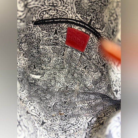 Hobo International Explorer Slouchy Leather Convertible Shoulder / Crossbody Bag - Picture 7 of 15